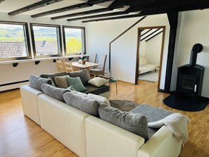 Living area - Vrbo Property (Meschede)