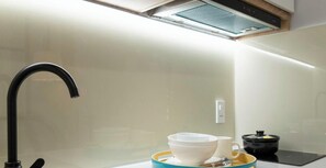 Apartemen, 1 Tempat Tidur Double, dapur, pemandangan kota | Dapur pribadi | Microwave, kompor, dan peralatan masak/sendok-piring