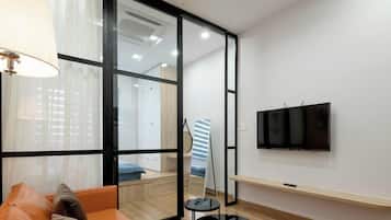 Apartment, 1 King Bed, Kitchen, City View | Interior