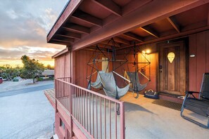Exterior - Sedona Stay • Balcony • Near Trails + Dining + Red Rock Views | Canyon Drift (Sedona)