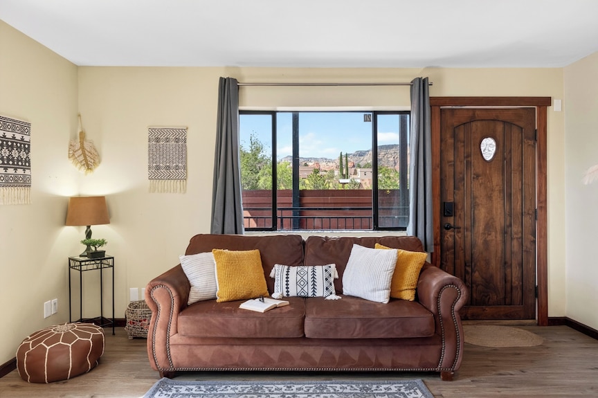 Cozy Studio + Workspace + Near Trails | West Sedona | Sedona Ember - Sedona, AZ