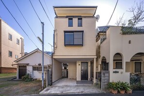 Exterior - Vrbo Property (品川区北品川)