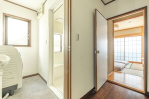 Bathroom - Vrbo Property (品川区北品川)