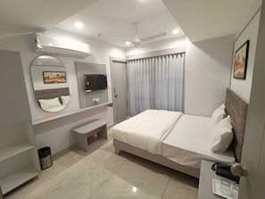 Deluxe Room | Rollaway beds, free WiFi, bed sheets - Hotel Royal Sky (Gandhinagar)