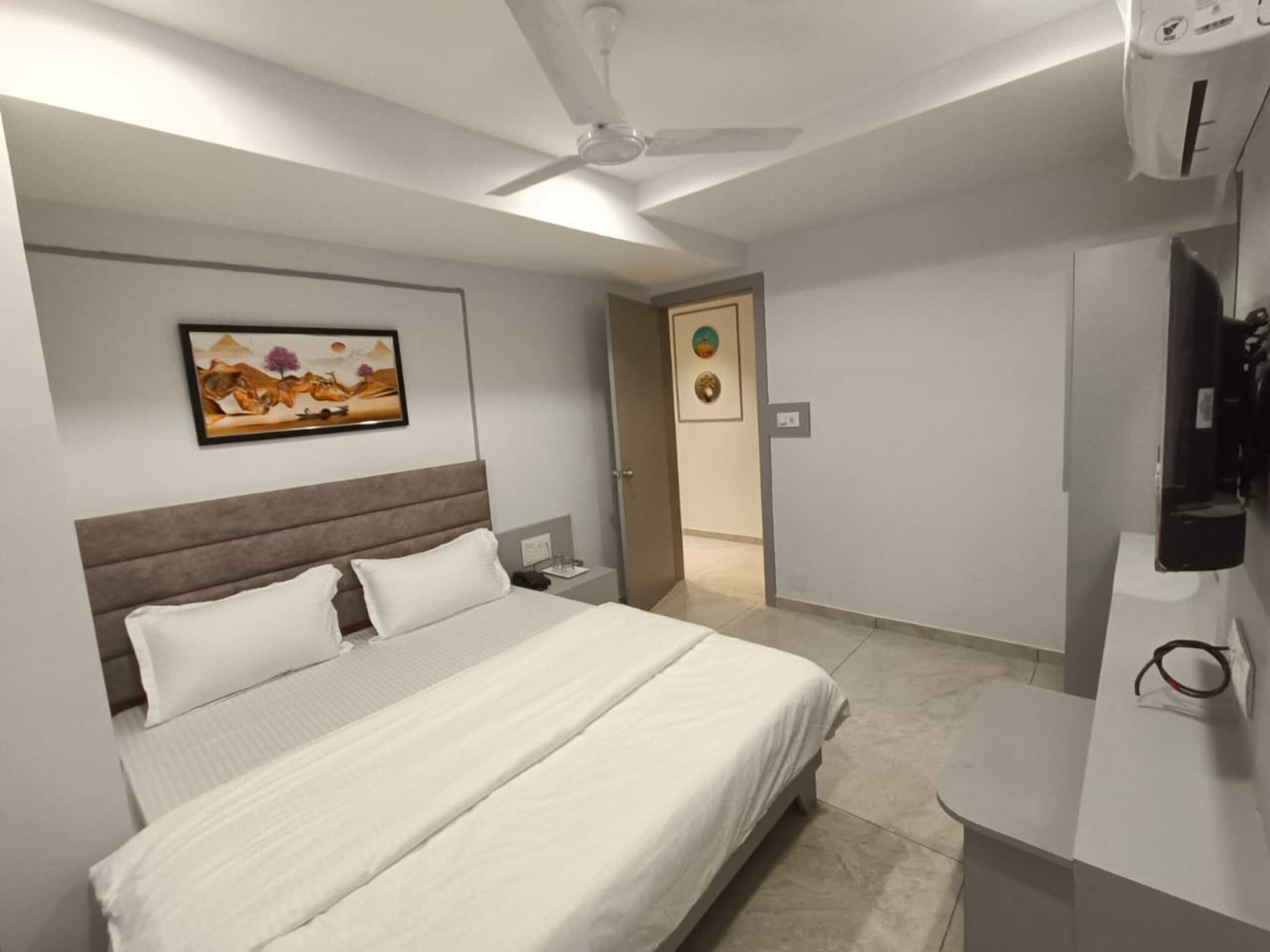 Deluxe Room | Rollaway beds, free WiFi, bed sheets