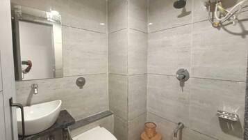 Deluxe Room | Bathroom | Shower, soap
