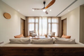 House, Pets Allowed | Living area