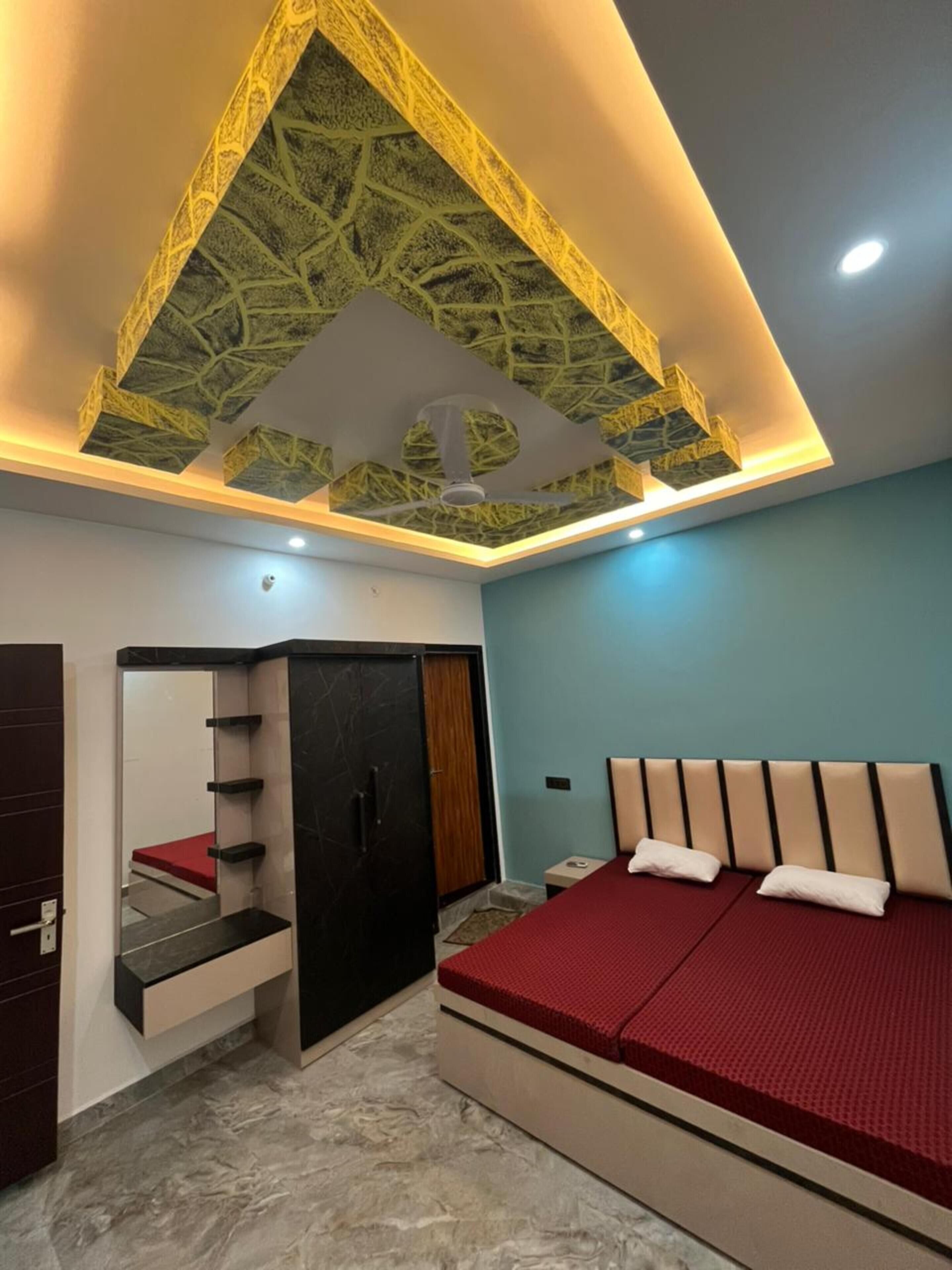 Suite | Rollaway beds, free WiFi, bed sheets