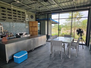 Ulkoruokailutilat