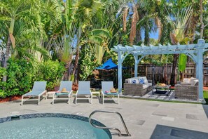 Terrace/patio - New! Heated Pool (Complimentary) • Mini Golf • Pergola • Few Min from Wilton Dr and the Beach (Wilton Manors)