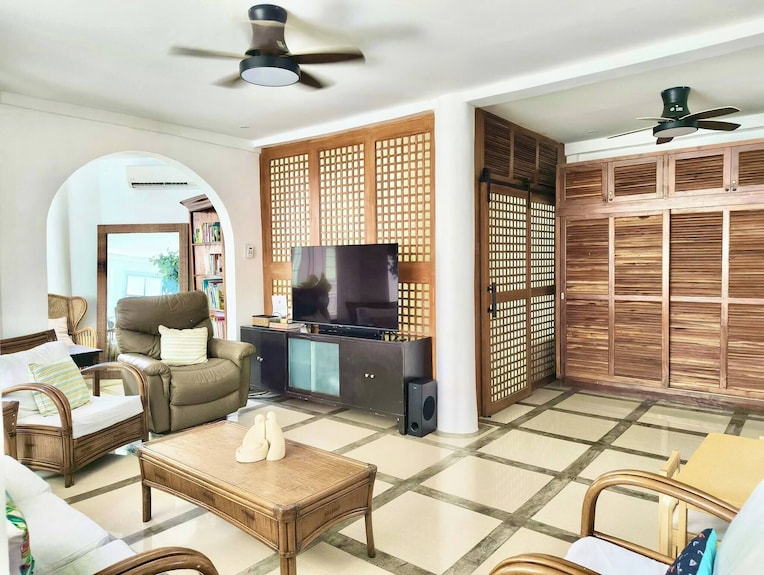 Solar-powered Hilltop Haven Boracay Beach Escape - Nabas