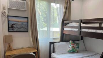 Iron/ironing board, internet, bed sheets