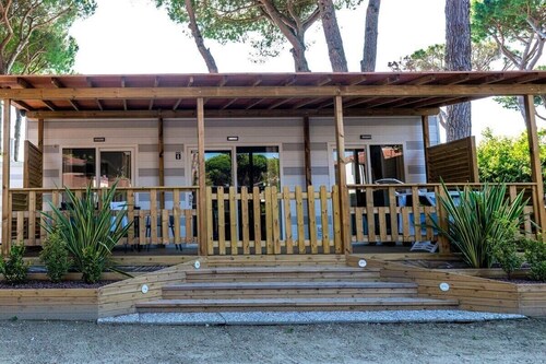 Cozy 2 bedroom Cabin sleeps 5 in Lido di Spina, Italy-Perfect Family Retreat
