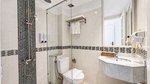 Deluxe Double Room | Bathroom | Shower, rainfall showerhead, free toiletries, hair dryer - Amory Hotel - Bui Vien Walking Street (Ben Thanh Ward)