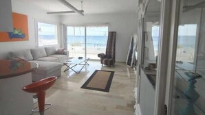 Living area - Seabreeze. (Saronida)