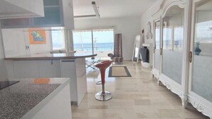 Private kitchen - Seabreeze. (Saronida)