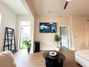 Living area - New Luxury 1 Bed 1 Bath Unit! (Brookhaven)