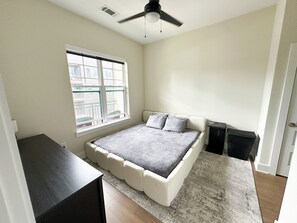 Room - New Luxury 1 Bed 1 Bath Unit! (Brookhaven)