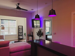 WiFi, bed sheets - New Modern Luxury 1BR! (Brookhaven)