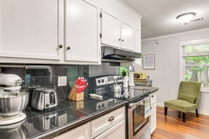 Fridge, microwave, stovetop, dishwasher