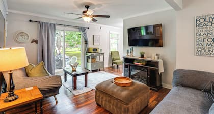 Large Yard & Fire Pit! Pet-Friendly Home in Ladson