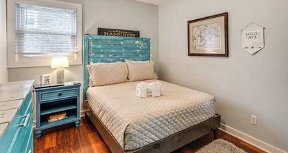 Large Yard & Fire Pit! Pet-Friendly Home in Ladson