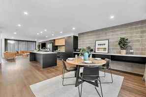 Dining - Downtown House in Geelong (Geelong)