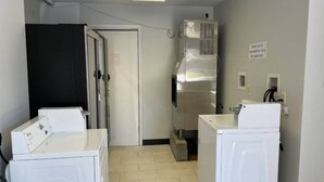 A laundry room with two washing machines, a dryer, and a refrigerator. - 1 King Bed|Non-Smoking,Micfridge (West Columbia)