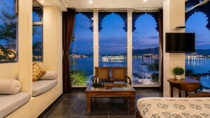 Lake & Palace View Royal Suite | Vistas al lago