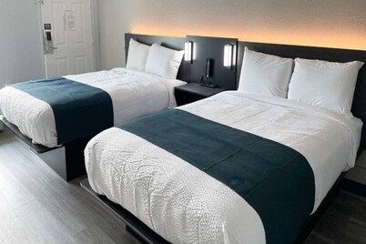 2 Full Beds|Non-Smoking|Micfridge