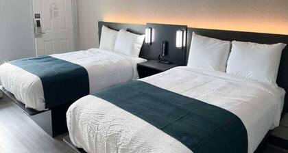 2 Full Beds|Smoking, Kitchen