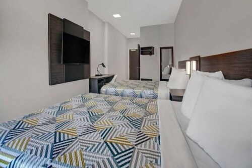 2 Queen Beds|Nsmk,Mini Fridge