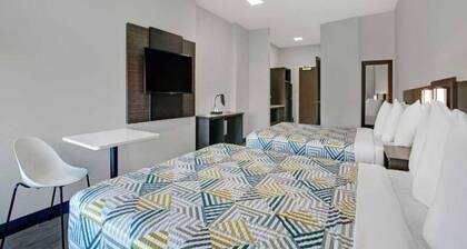 2 Queen Beds|Nsmk,Kitchen,Shower