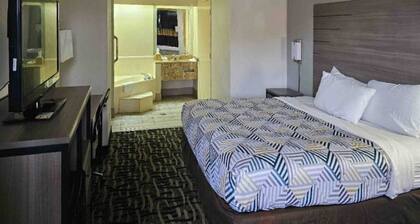 1 King Bed | Mobility Acc Tub Smk Micfridge