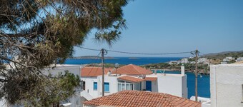 Apartment 'Grand Seaside Loft' with Shared Garden and Wi-Fi