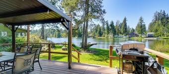 Private Dock & Furnished Deck! Cozy Belfair Escape