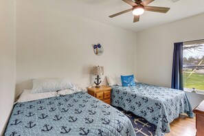 Room - Pet-Friendly! Canal-Front Escape on Vineyard Lake (Brooklyn)