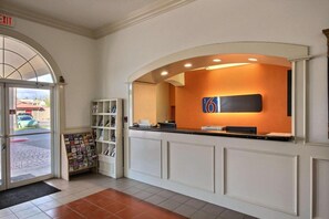 Lobby - 1 King Bed | Smoking (Edinburg)
