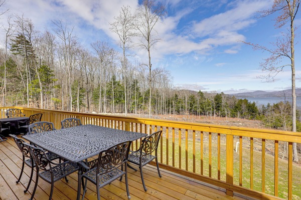 Bristol Vacation Rental | 3BR + Loft | 3BA | 2,500 Sq Ft