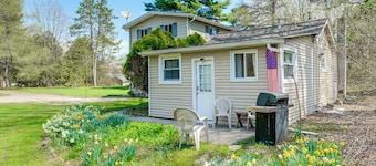 1 Mi to Lakeport State Park! Bungalow w/ Patio