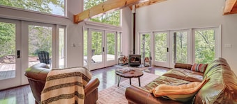 'The Appalachian Hideaway' w/ Hiking Trails & Deck