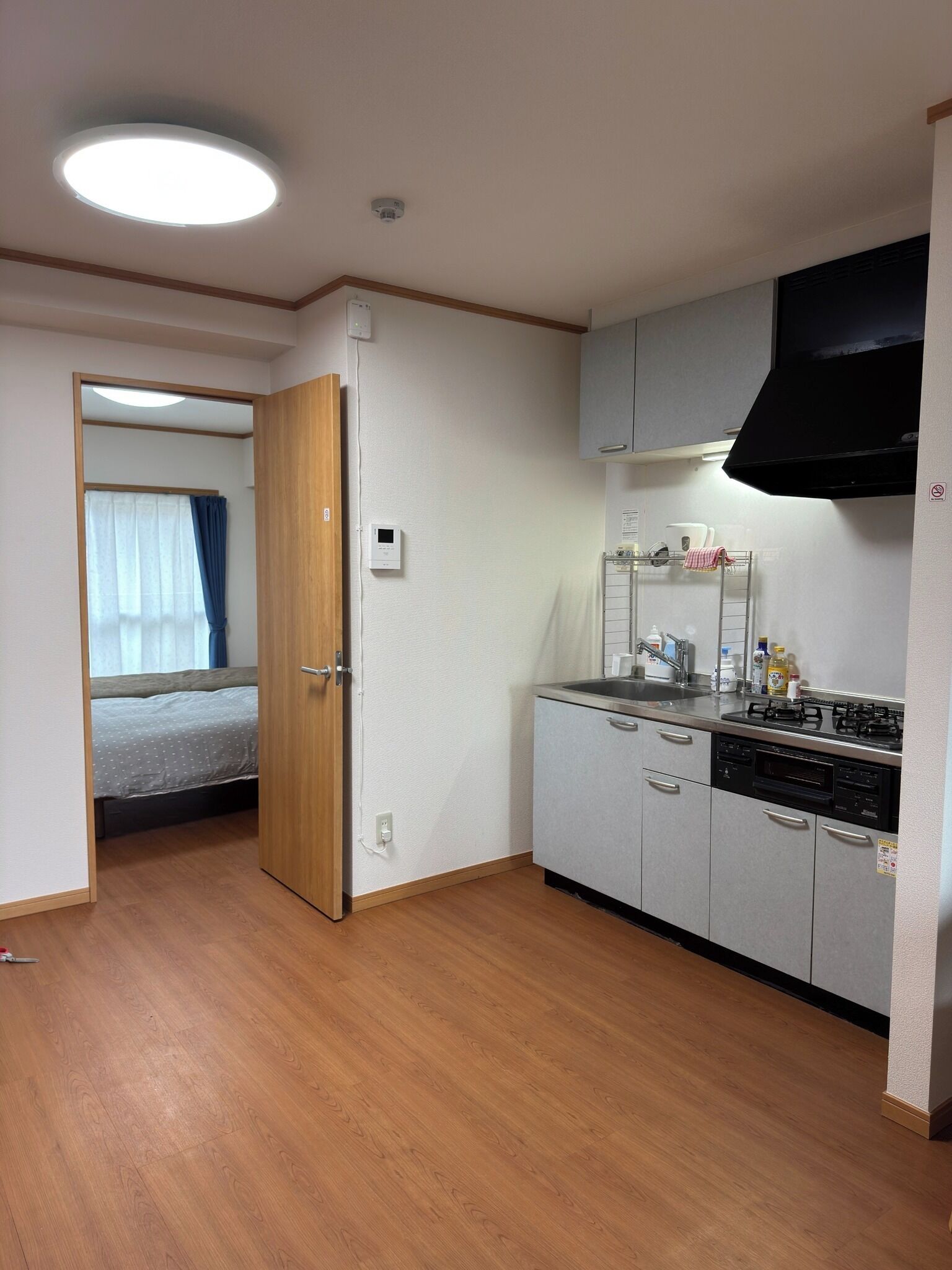 Fridge, microwave, stovetop, cookware/dishes/utensils