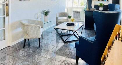 1 King Bed | Non-Smoking, Kitchen