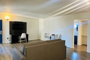 Smart TV - 1 Queen Bed | Suite, Non-Smoking, Kitchen (Sierra Vista)