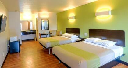 2 Queen Beds | Non-Smoking, Micfridge