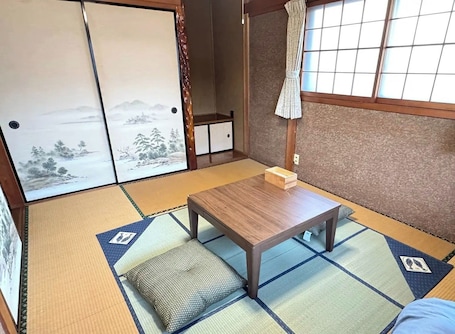 Interior. A wholehouse rental plan for Okagemairi Shukuba / Ise City Mie