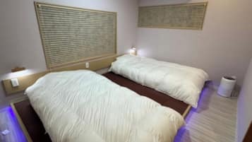 2 bedrooms, desk, WiFi (free), bed sheets