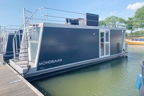 Außenseite Ferienhaus [Sommer]