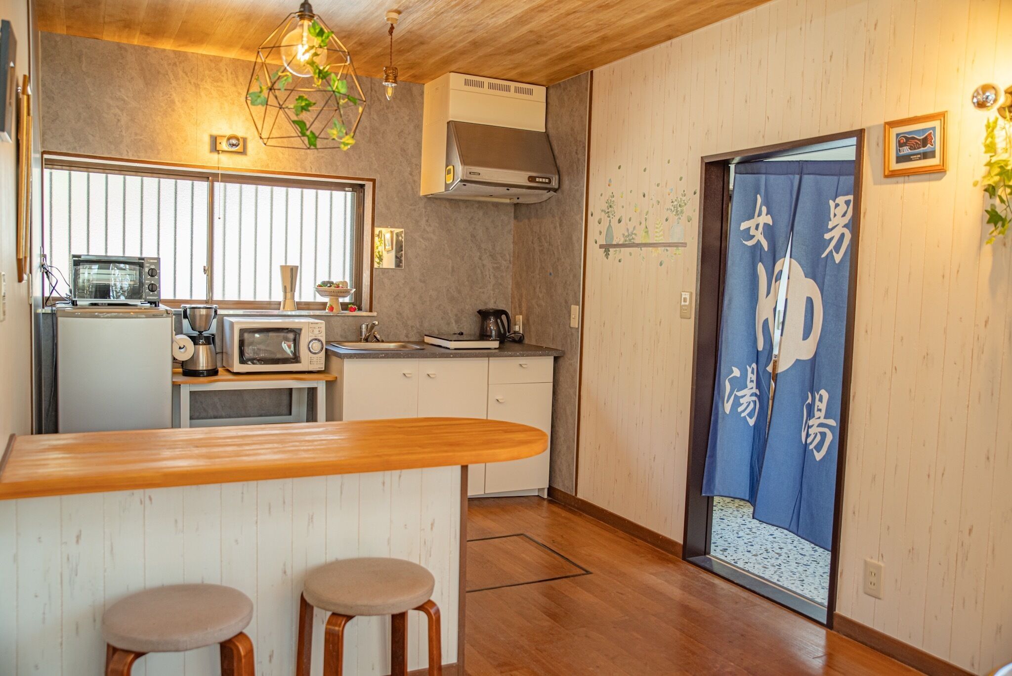 Fridge, microwave, stovetop, cookware/dishes/utensils