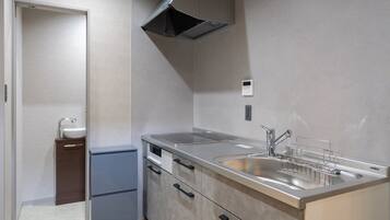 Fridge, microwave, stovetop, cookware/dishes/utensils